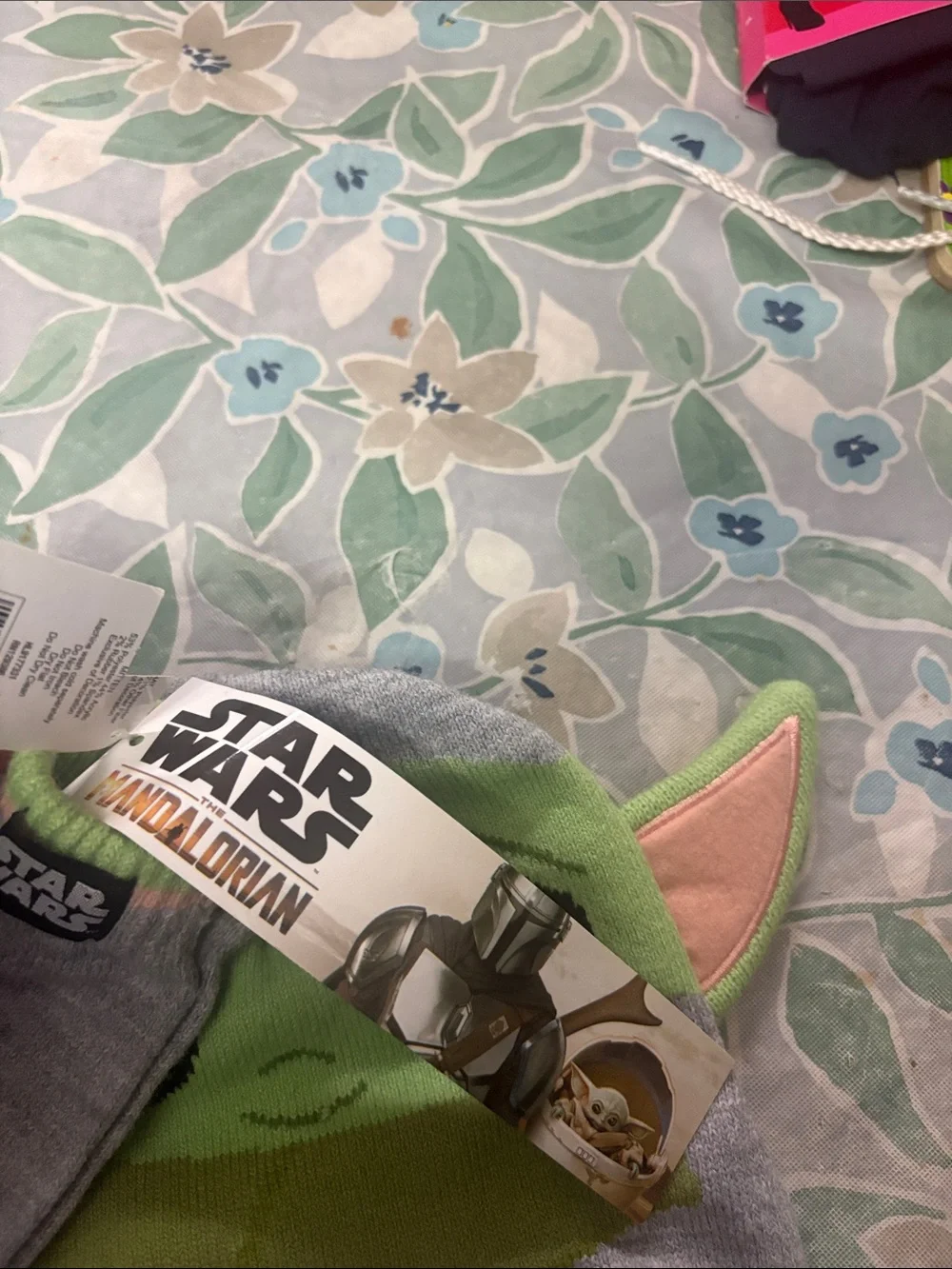 Star Wars The Mandalorian 'Grogu' Kids Green & Gray Beanie with Mittens